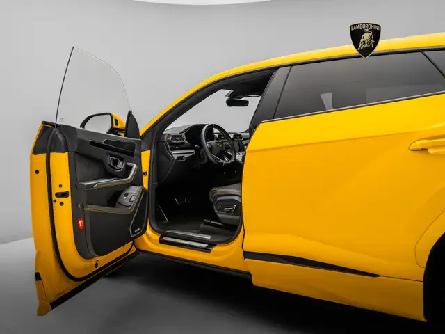 Lamborghini Urus view 12