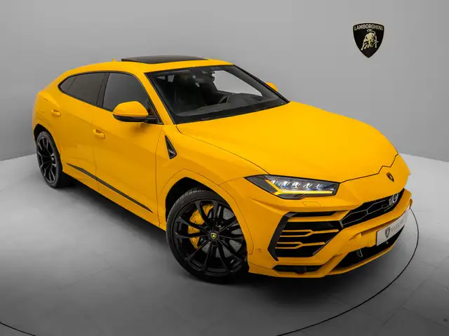 Lamborghini Urus view 9