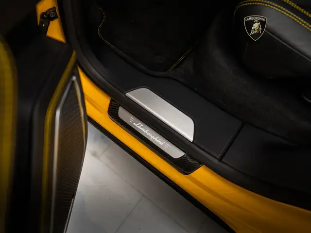 Lamborghini Urus view 15