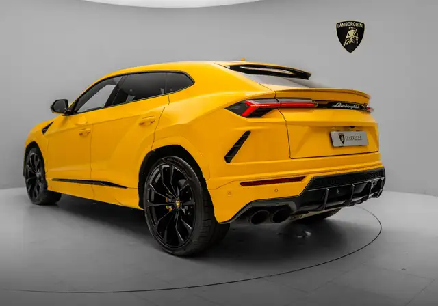 Lamborghini Urus view 2