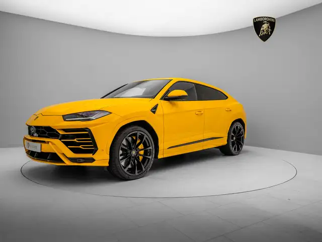 Lamborghini Urus view 10