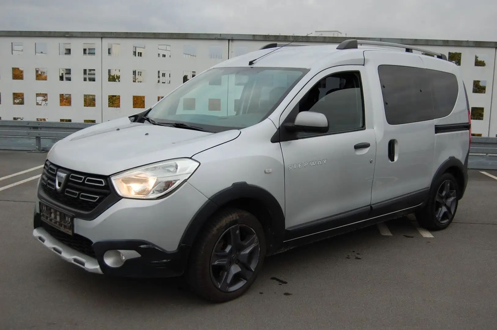 Dacia Dokker Stepway 1.2 .116-PS.Klima,Navi,AHK,Kamera Argent - 2