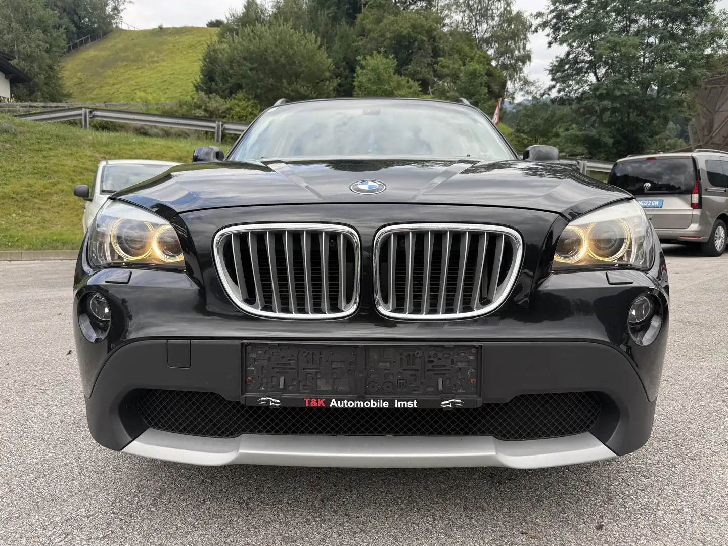BMW X1 18 d xDrive Schwarz - 2