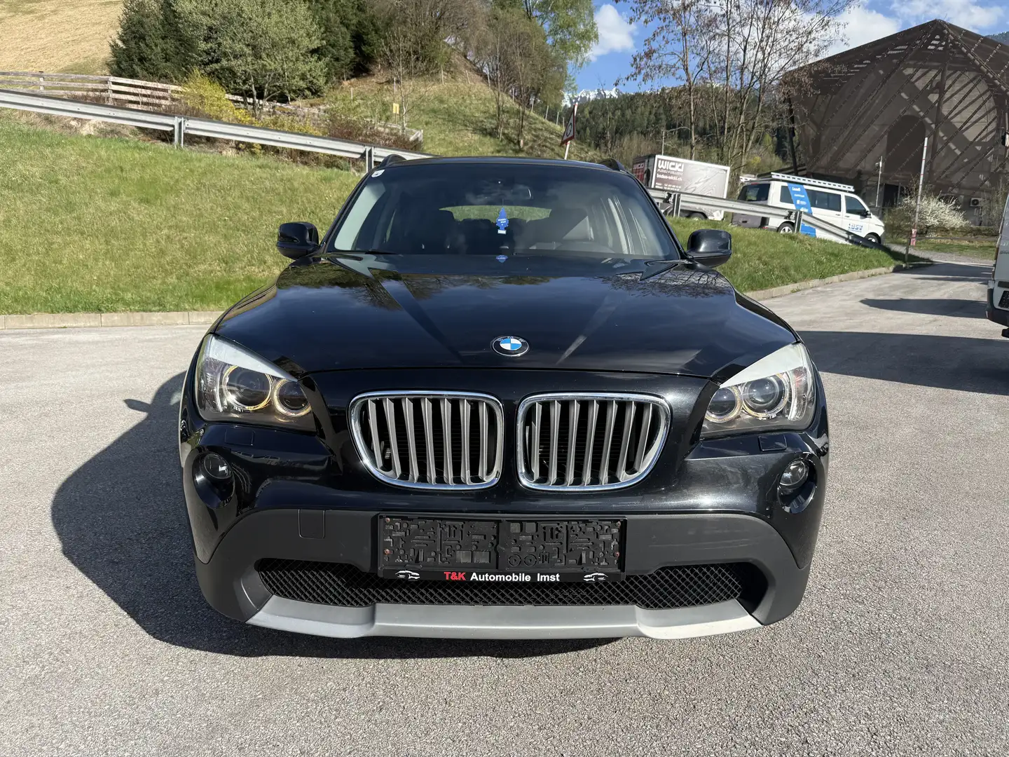 BMW X1 18 d xDrive Schwarz - 2