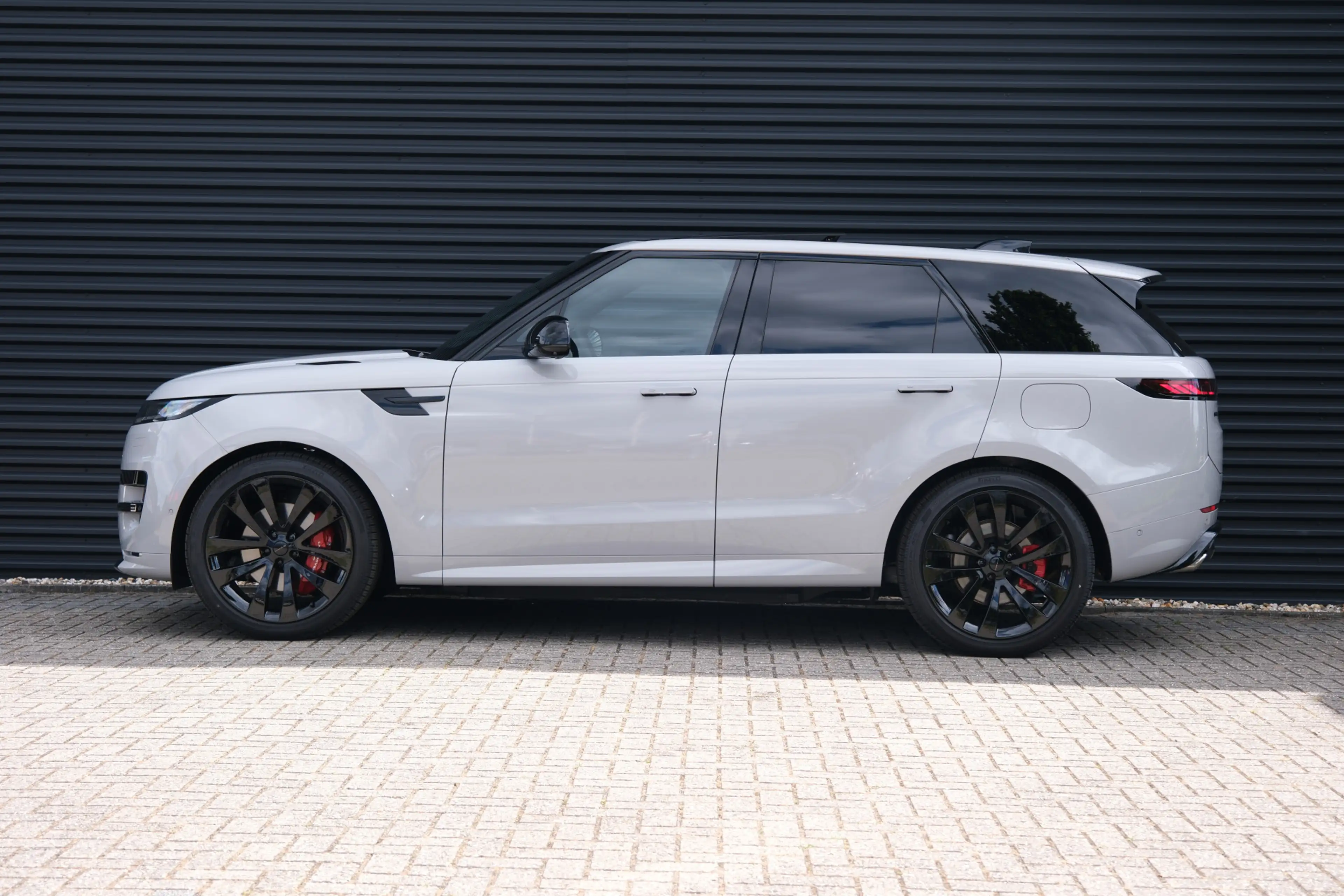 Land Rover Range Rover Sport 3.0 P460e Dynamic SE | NP € 136.823,- | Black Pack — photo 2