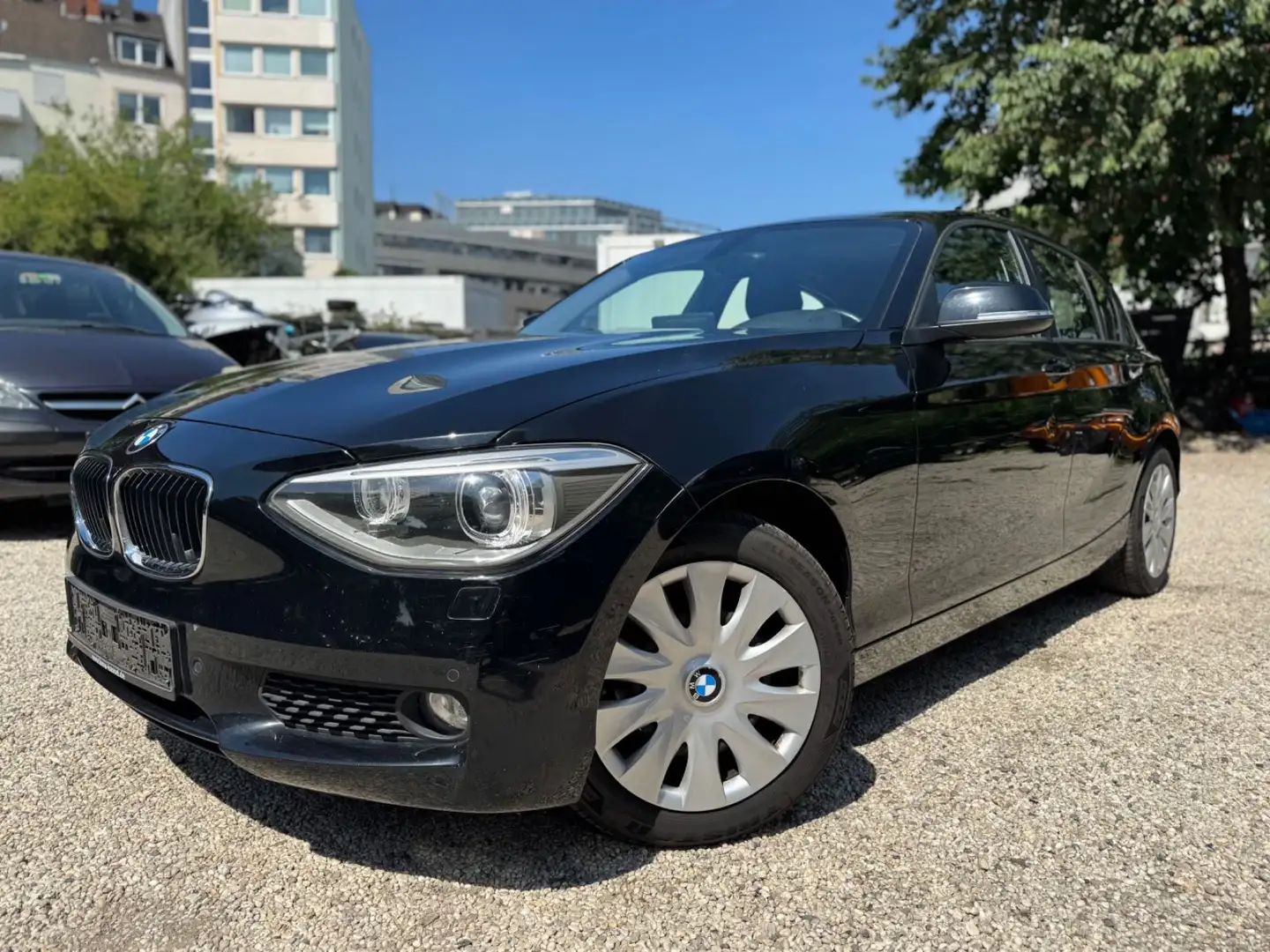 BMW 114 i LIM./KLIMA/NAVI/S-HEFT/NAVI/SHZ/BT/TÜV 2026 Schwarz - 2