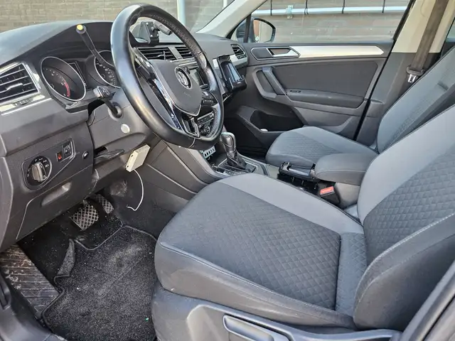 Volkswagen Tiguan view 5