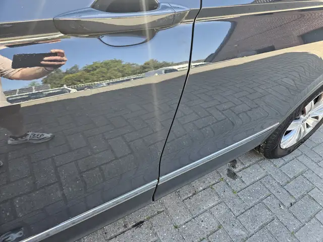 Volkswagen Tiguan view 4