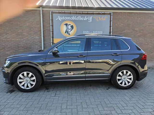 Volkswagen Tiguan view 3