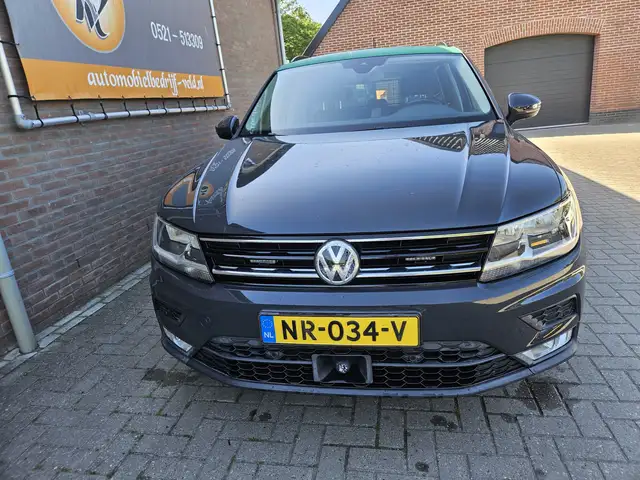 Volkswagen Tiguan view 2