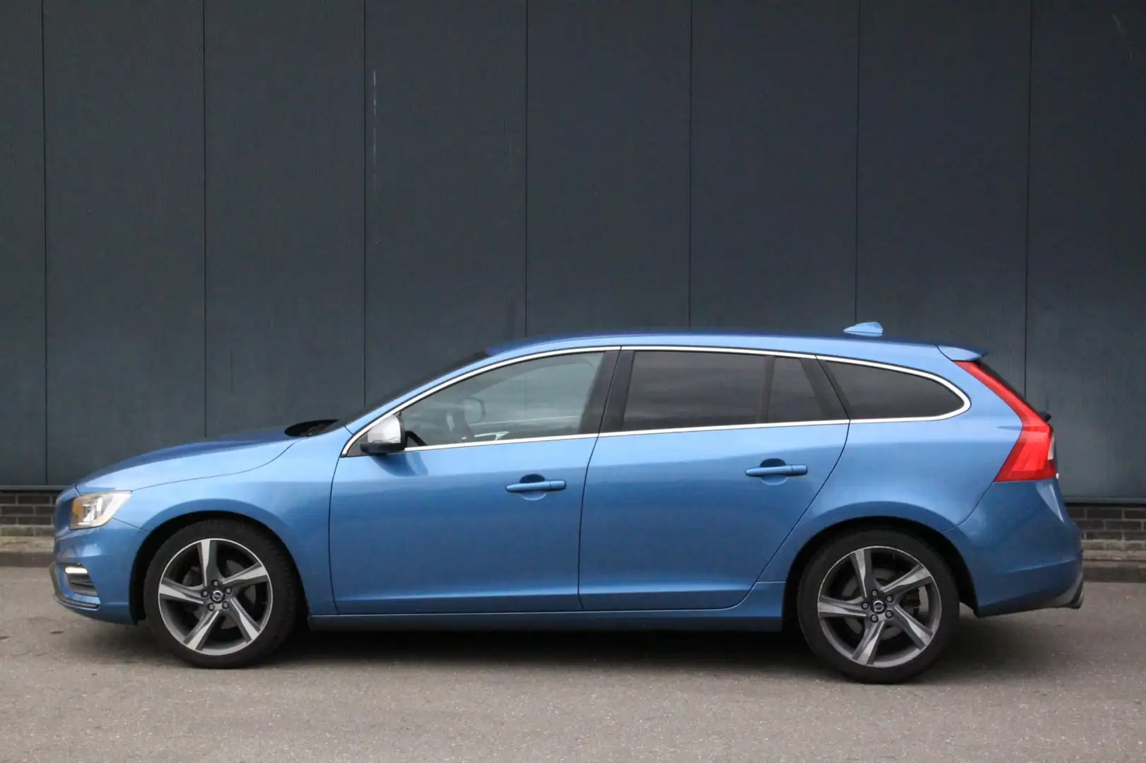 Volvo V60 1.6 D2 R-Design Navigatie/Parkeersensor/18"inch lm Blu/Azzurro - 2