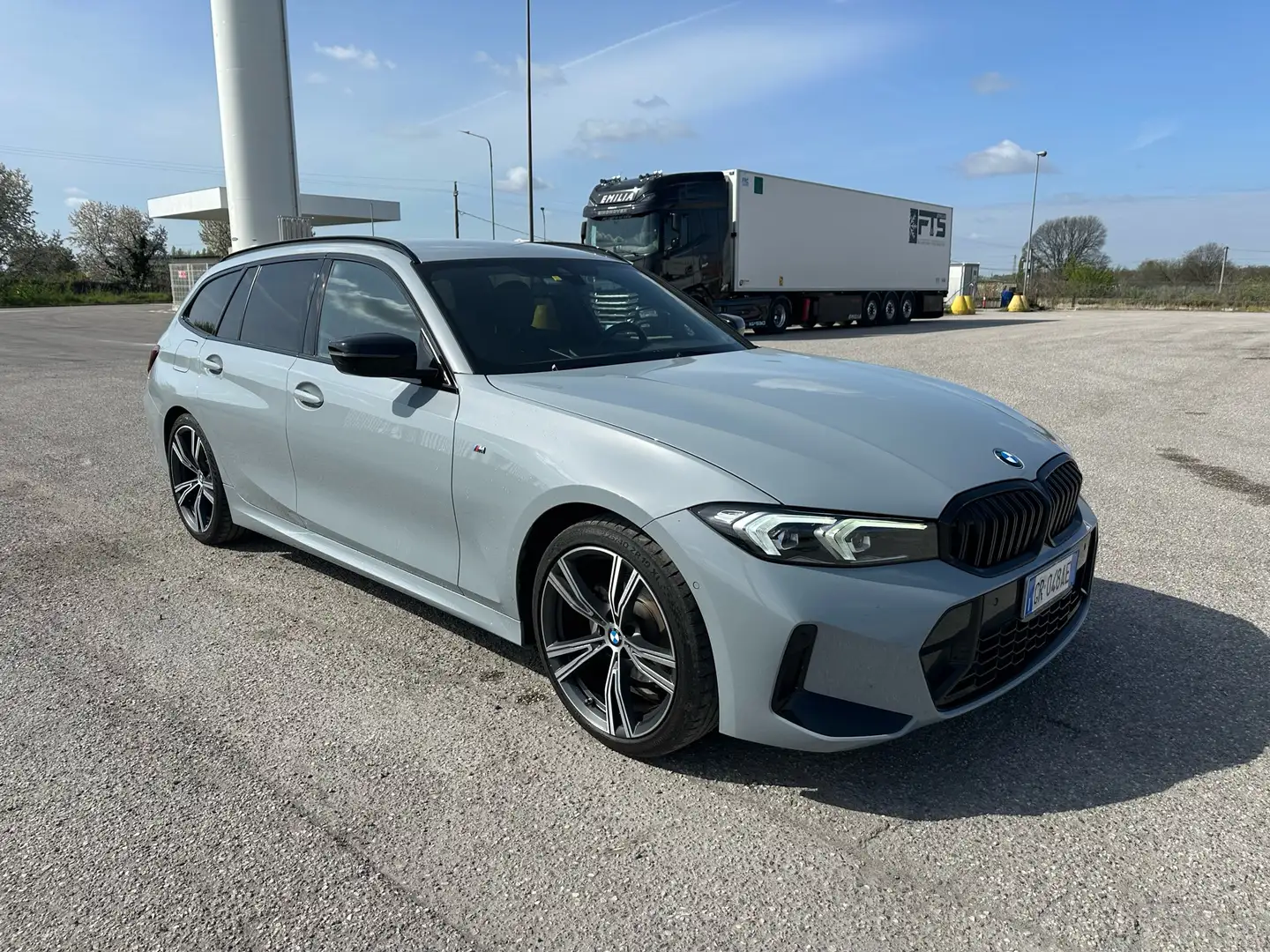 BMW 320 320d Touring xdrive Msport auto - 1