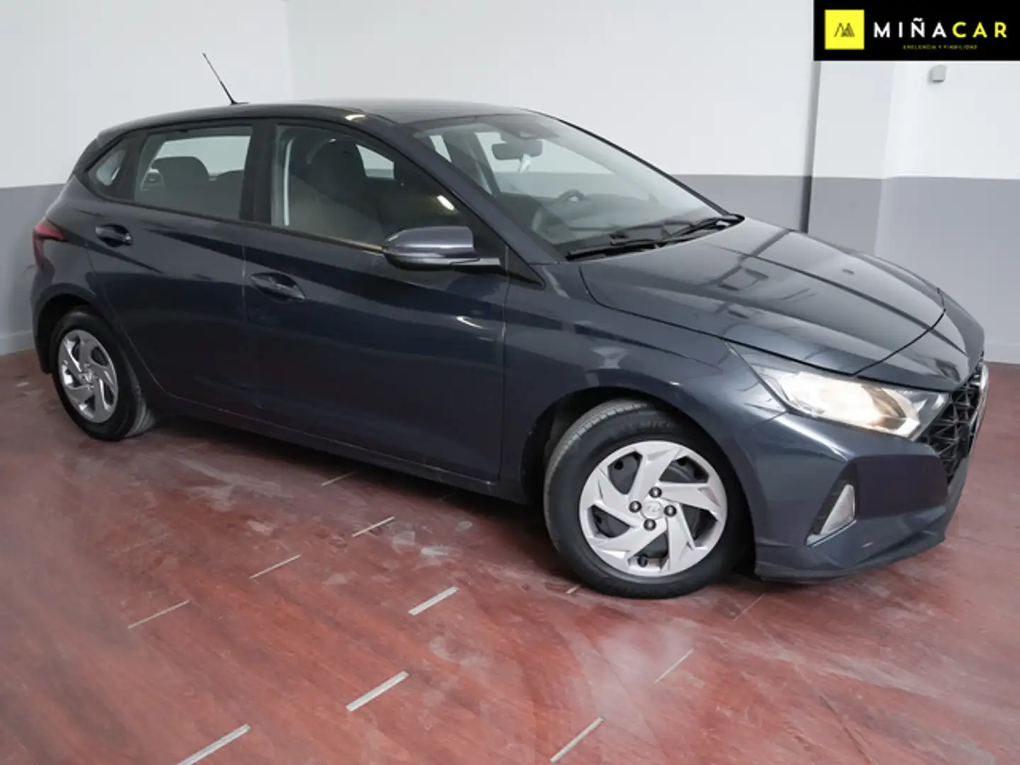 Hyundai i20 1.0 TGDI Klass 100 Gris - 2