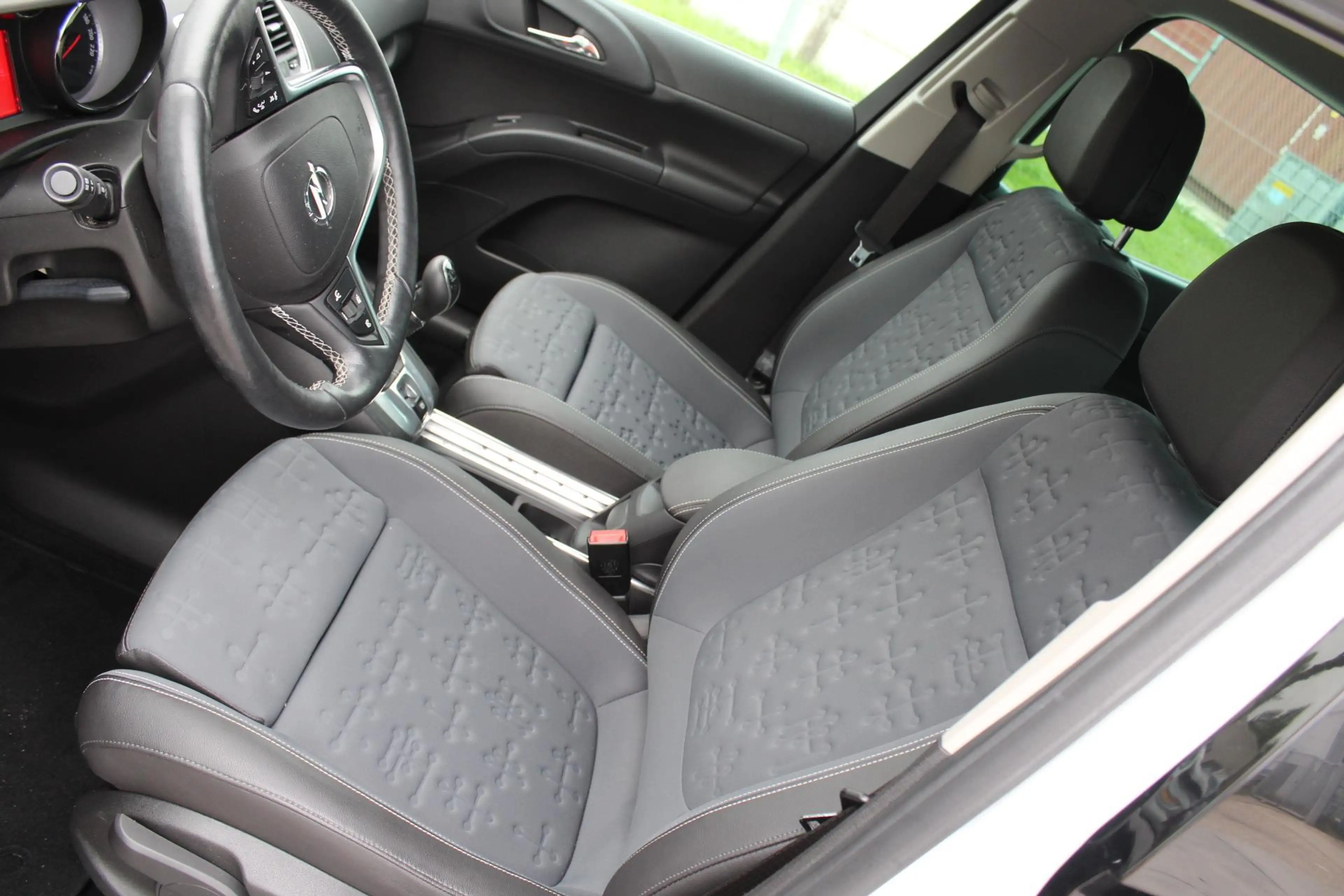 Opel Meriva 1.4 Turbo Blitz CAMERA MULTIMEDIA CLIMA TREKHAAK V — photo 28