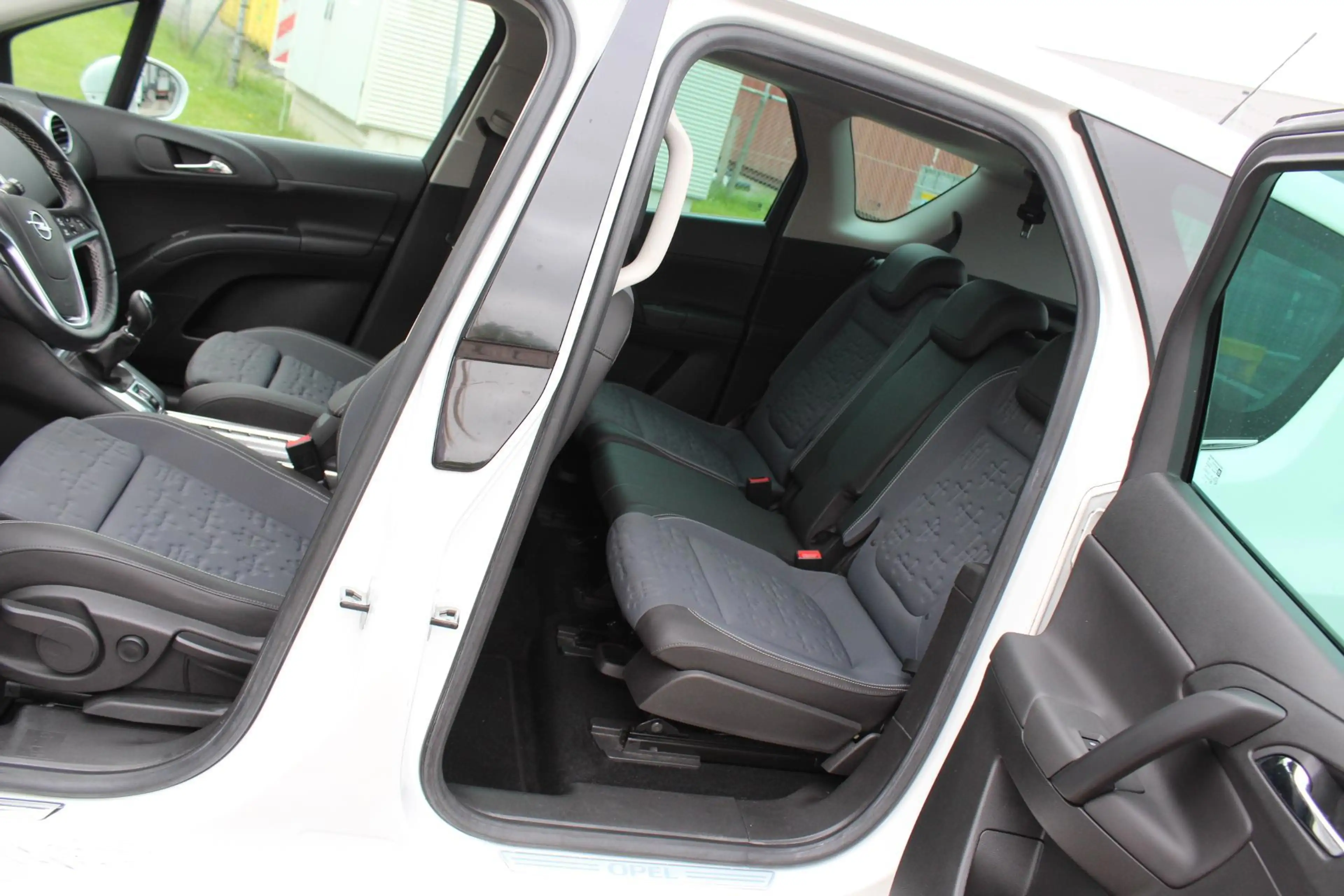 Opel Meriva 1.4 Turbo Blitz CAMERA MULTIMEDIA CLIMA TREKHAAK V — photo 25