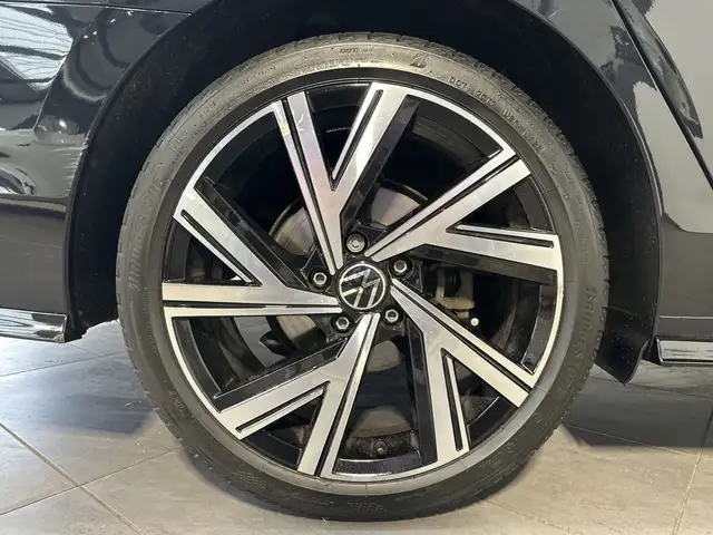 Volkswagen Golf view 3
