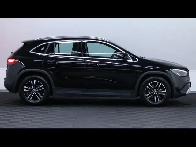 Mercedes-Benz Gla view 4