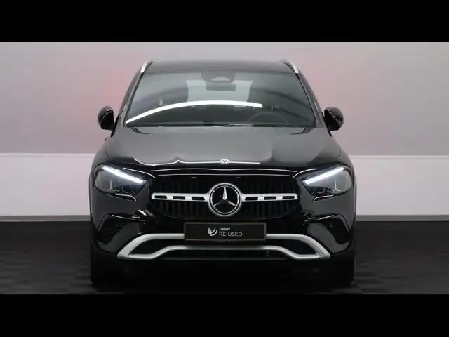 Mercedes-Benz Gla view 2