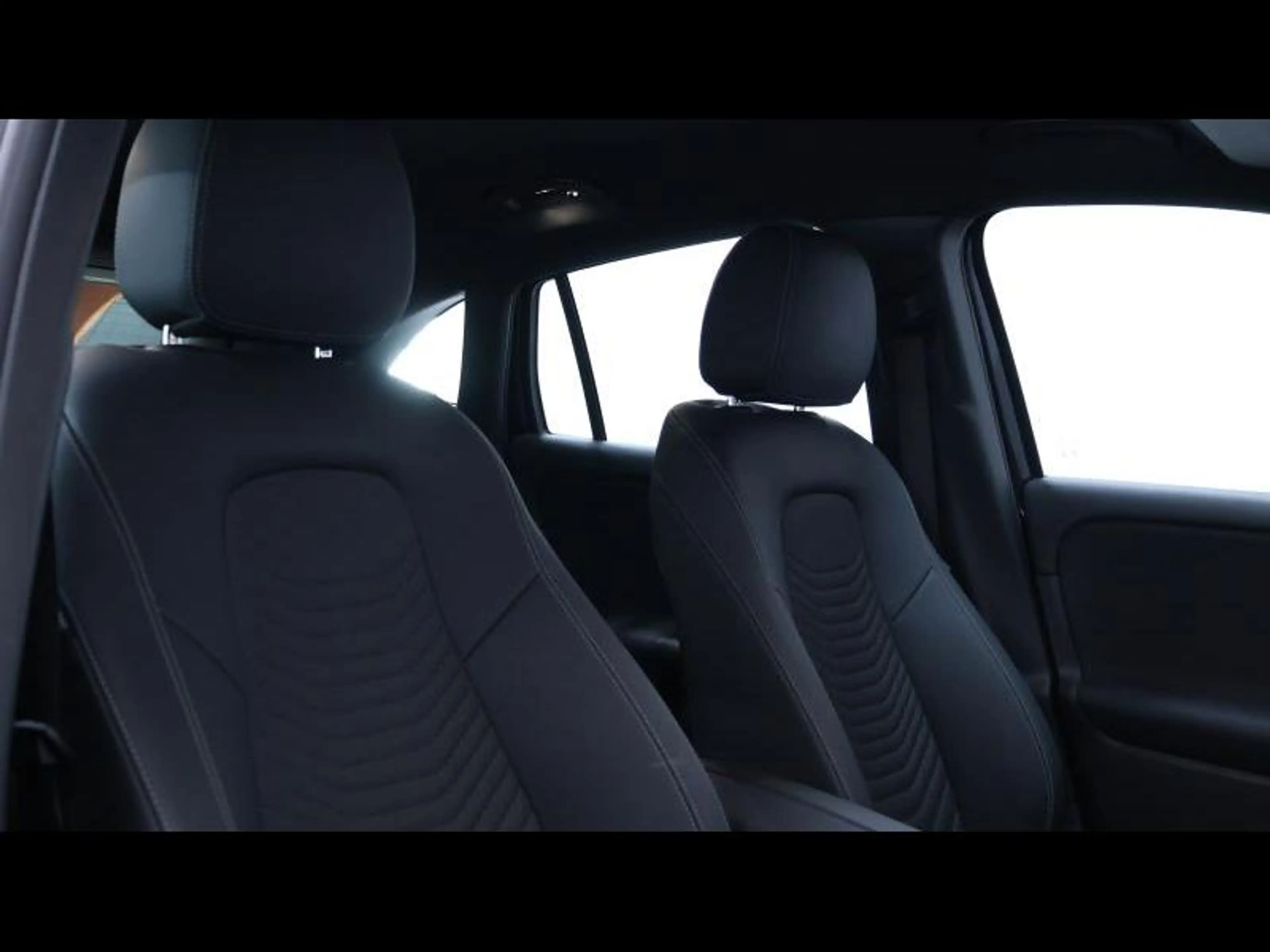 Mercedes-Benz GLA 180 Business Line 7G-DCT — photo 13