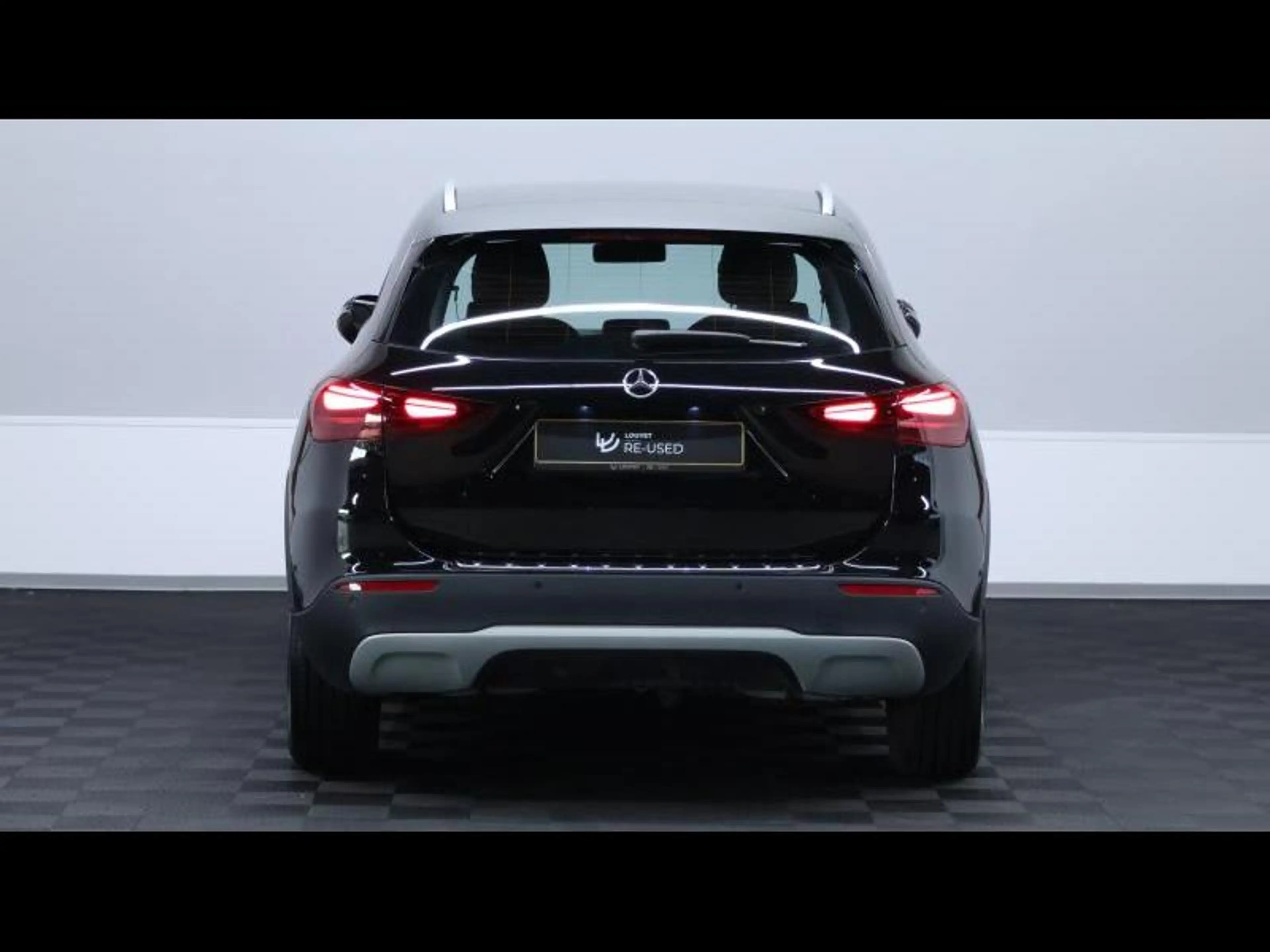 Mercedes-Benz GLA 180 Business Line 7G-DCT — photo 6