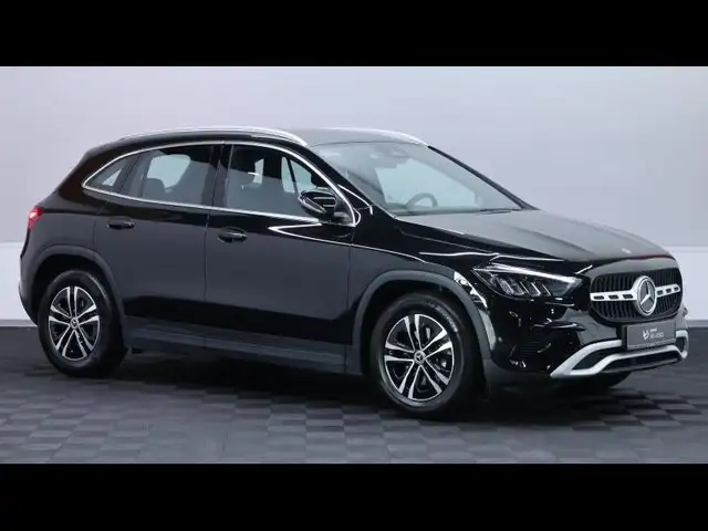 Mercedes-Benz Gla view 3
