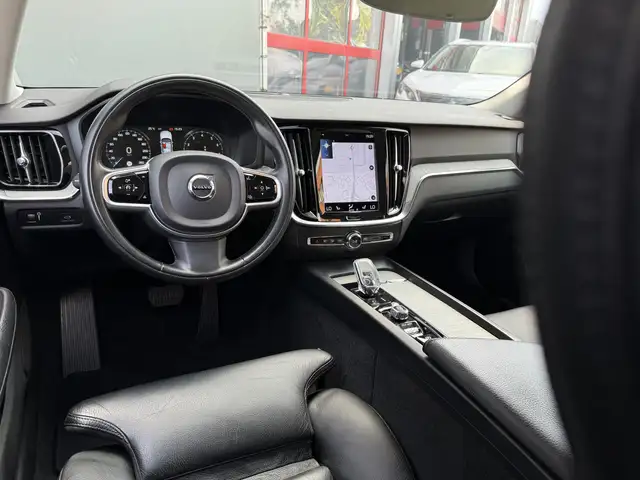Volvo S60 view 4