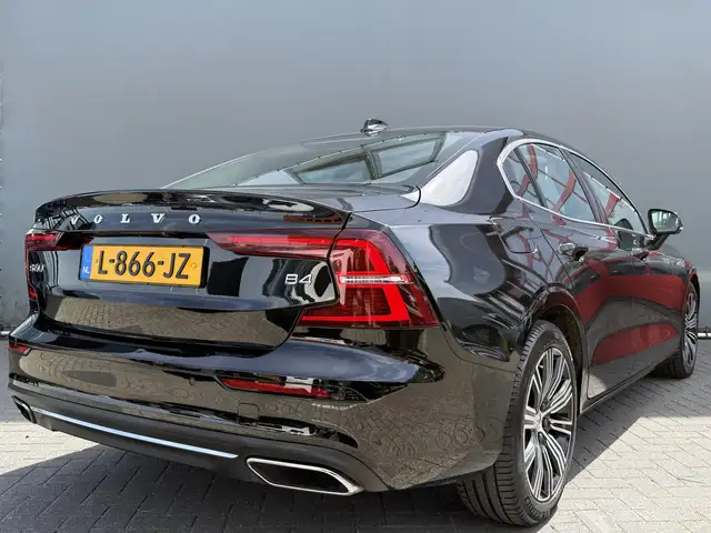 Volvo S60 view 2