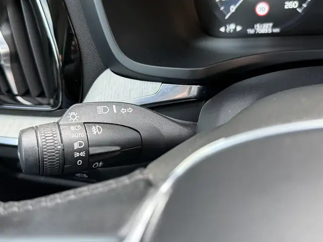Volvo S60 view 11
