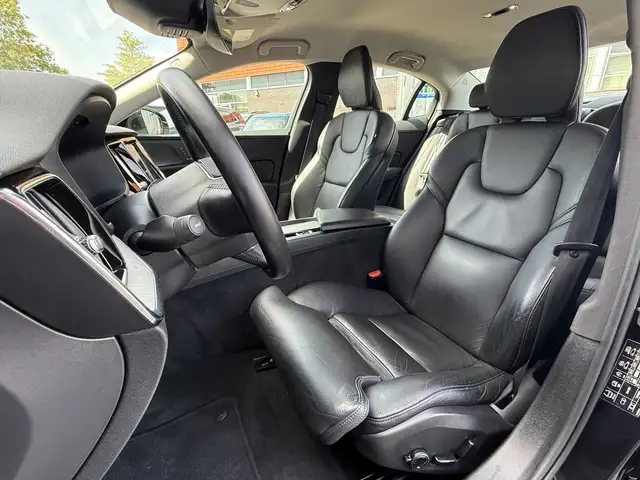 Volvo S60 view 5