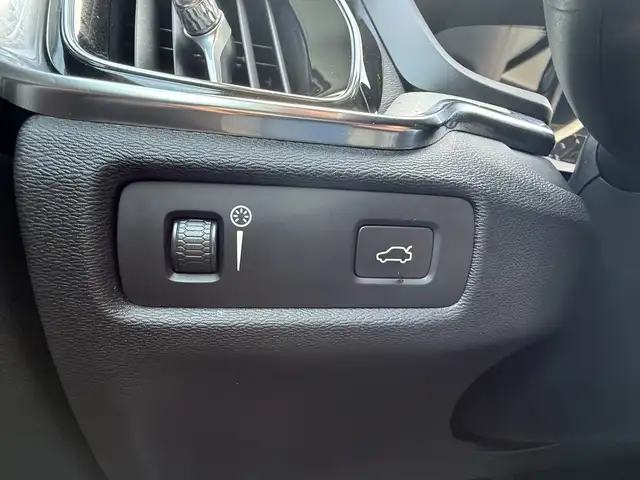 Volvo S60 view 10