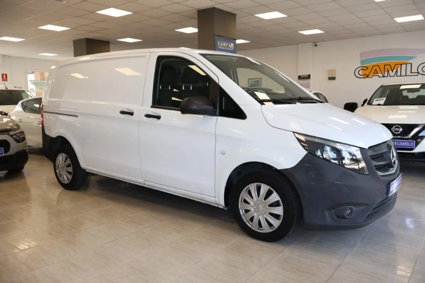 Mercedes-Benz Vito Furgón 110CDI tD Pro Compacta Wit - 1