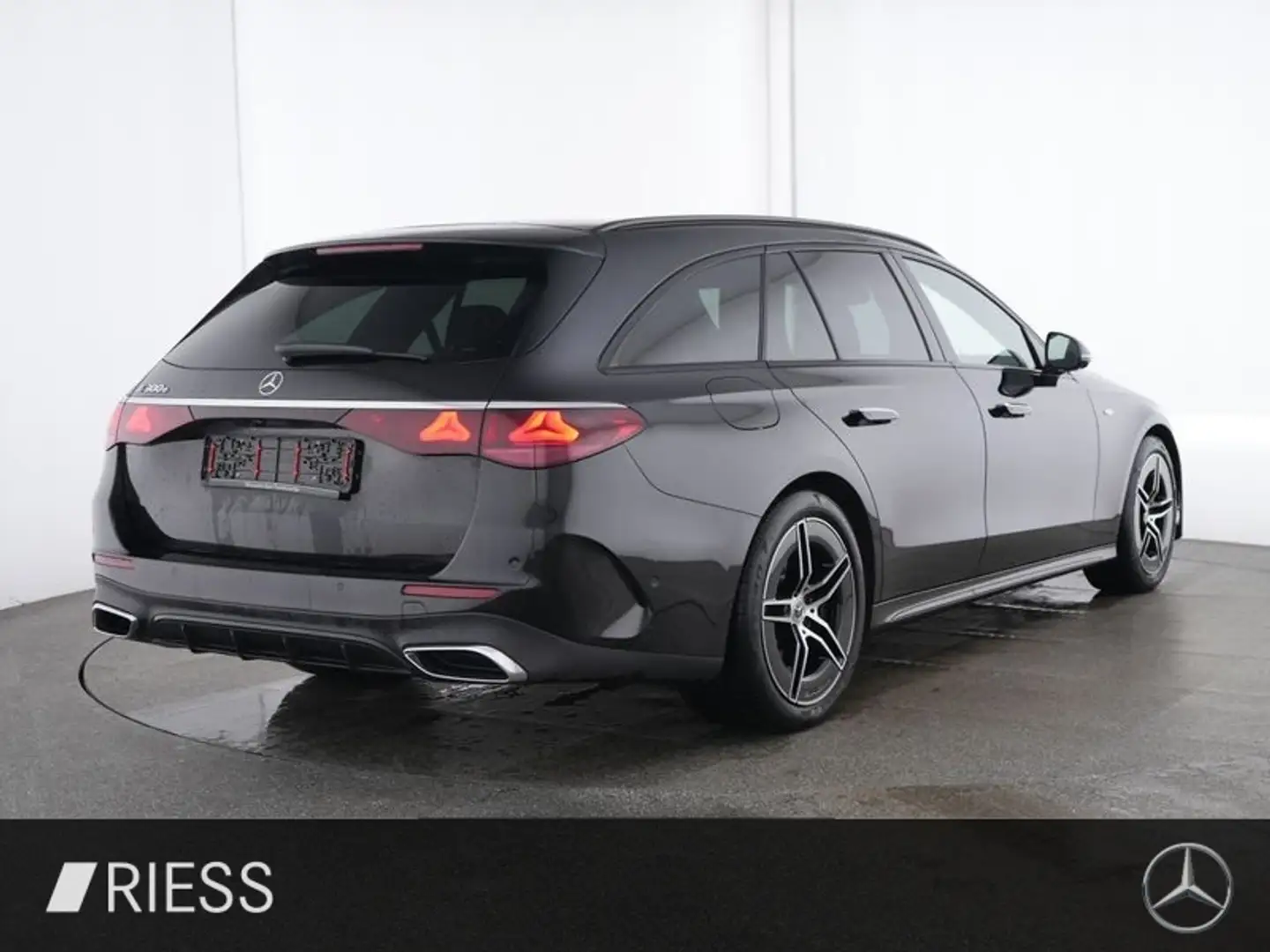 Mercedes-Benz E 300 e T-Modell mit EQ Hybrid Technologie 360 Schwarz - 2