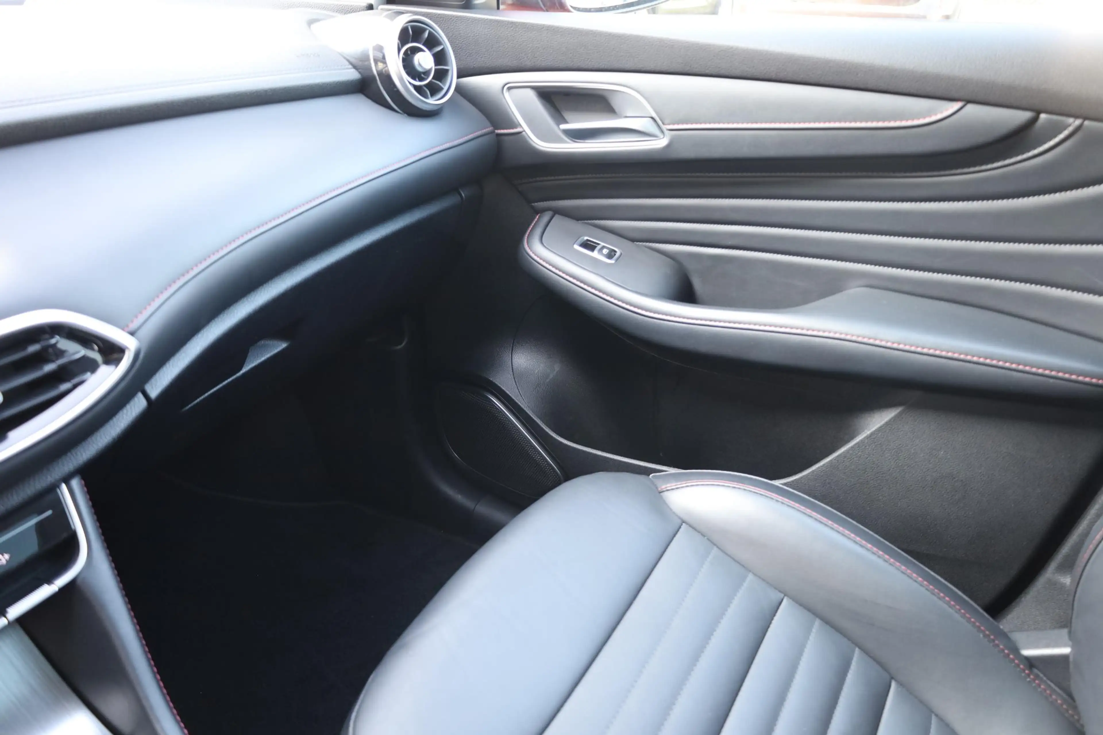 MG EHS 1.5 TGDI Luxury PANO 360-CAMERA LEER DAB CARPLAY N — photo 31