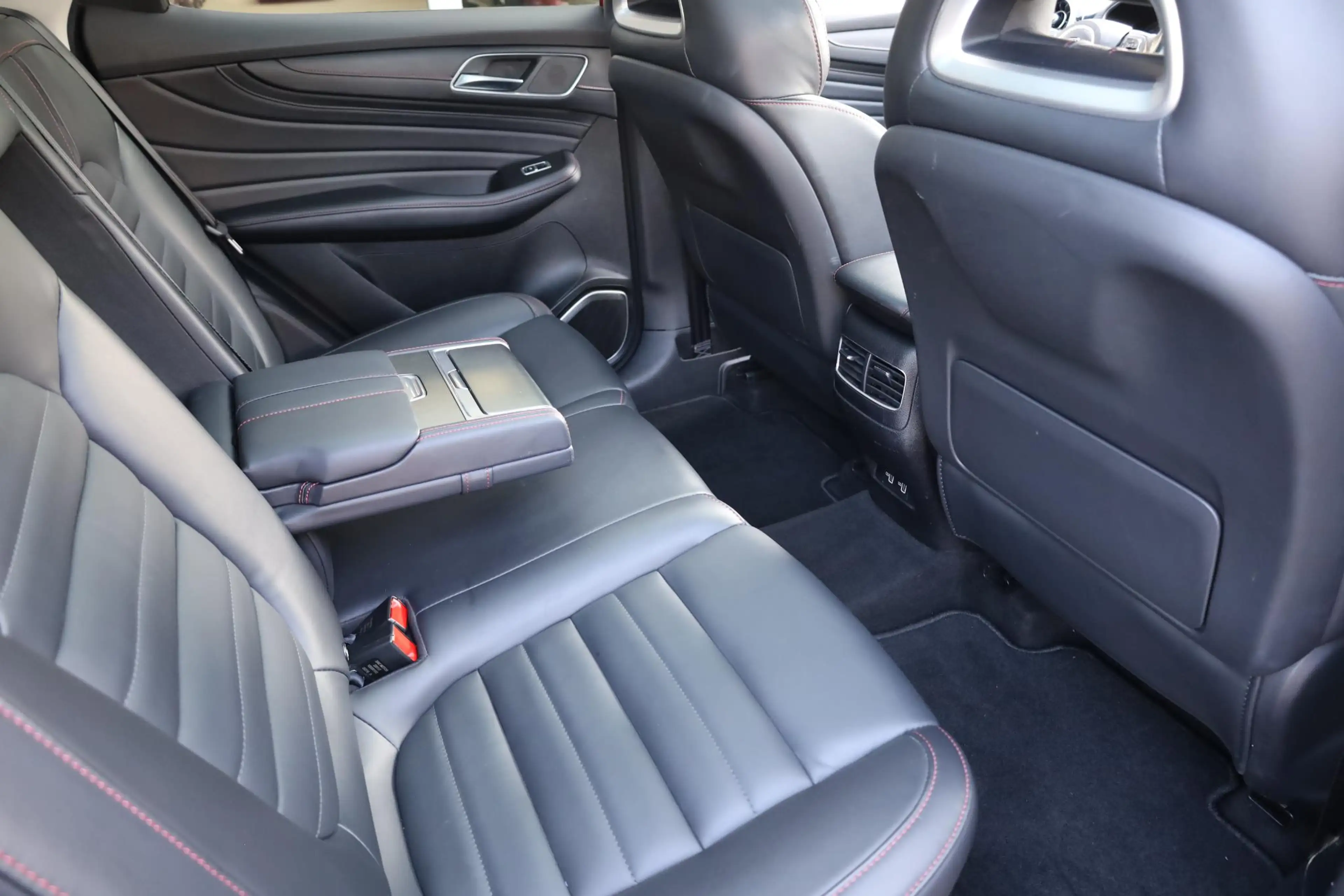 MG EHS 1.5 TGDI Luxury PANO 360-CAMERA LEER DAB CARPLAY N — photo 32