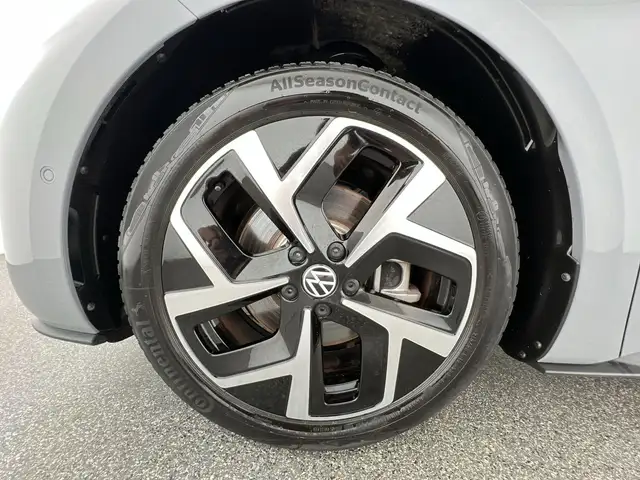 Volkswagen ID.3 view 10