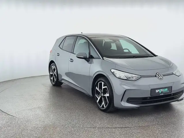 Volkswagen ID.3 view 3