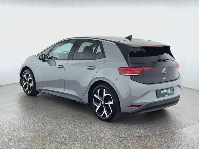 Volkswagen ID.3 view 5