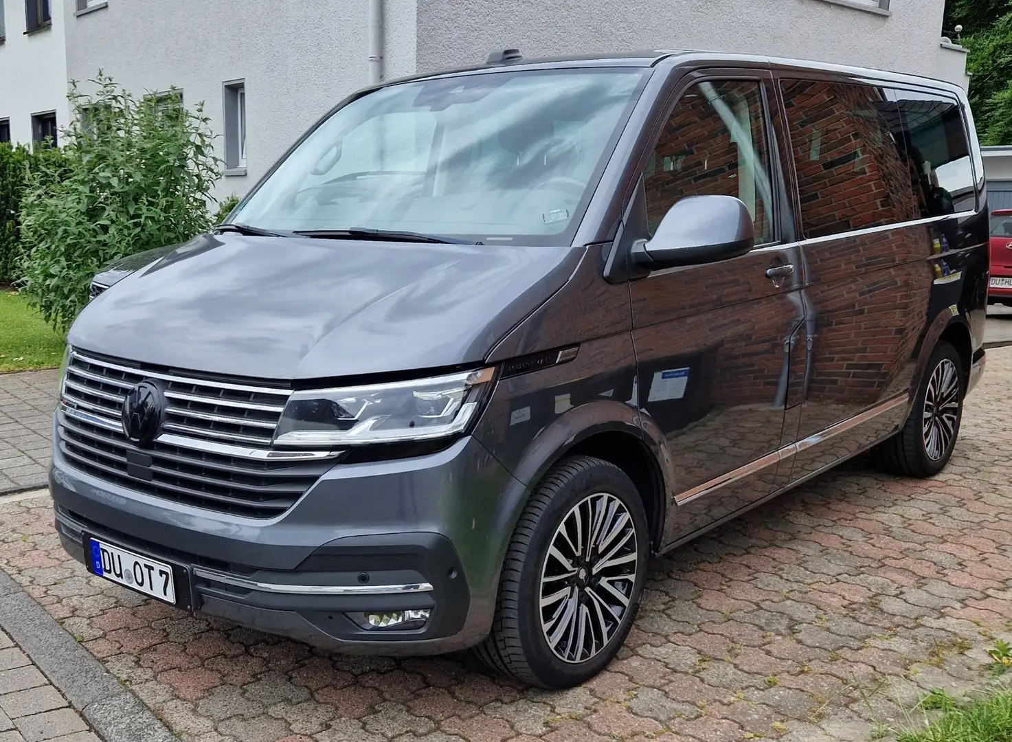 Volkswagen T6.1 Multivan Multivan Generation Six 4MOTION Gris - 2