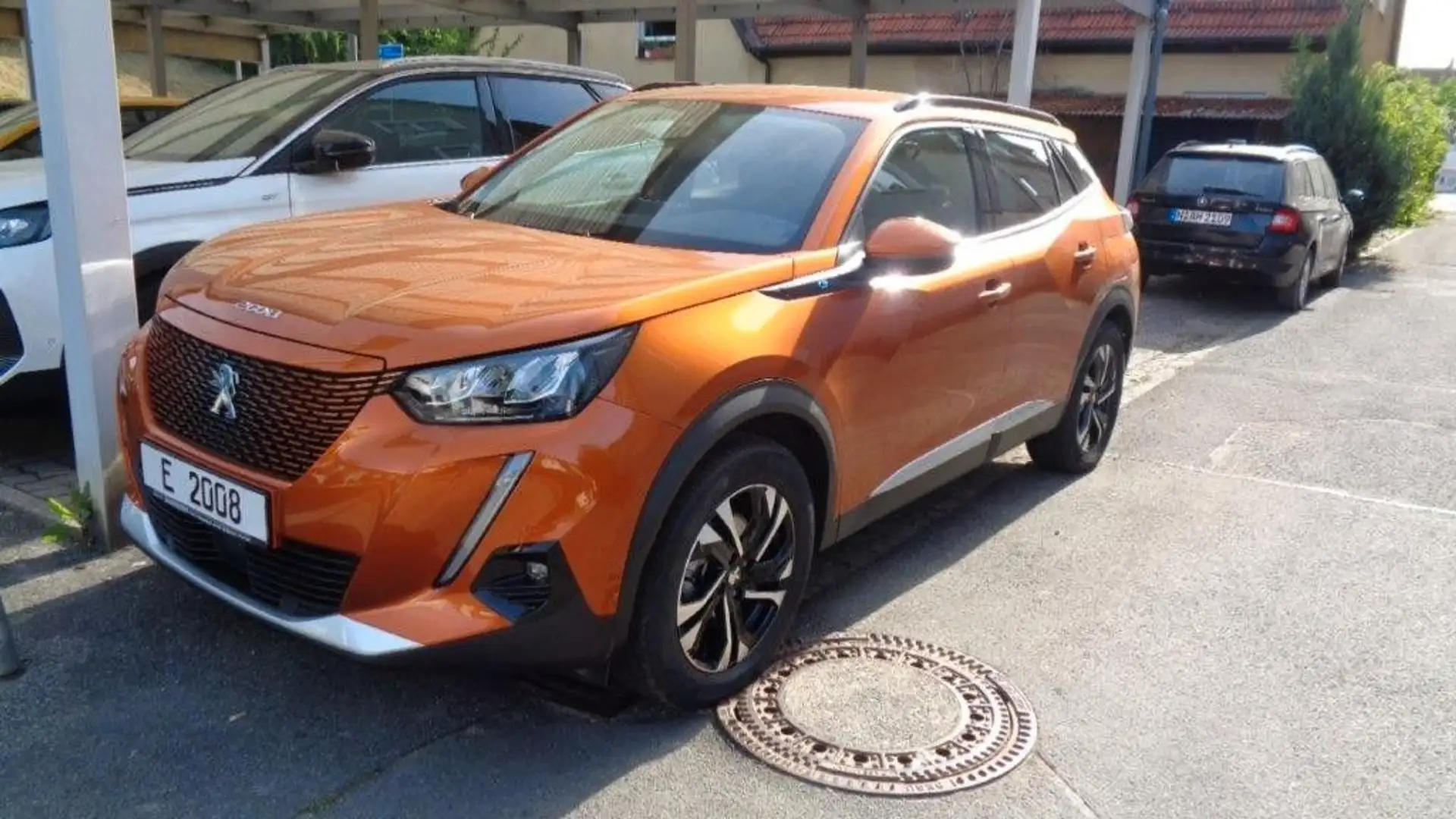 Peugeot 2008 e-2008 136 All. Pack Navi, Kamera, Abstandstemp. Oranje - 1