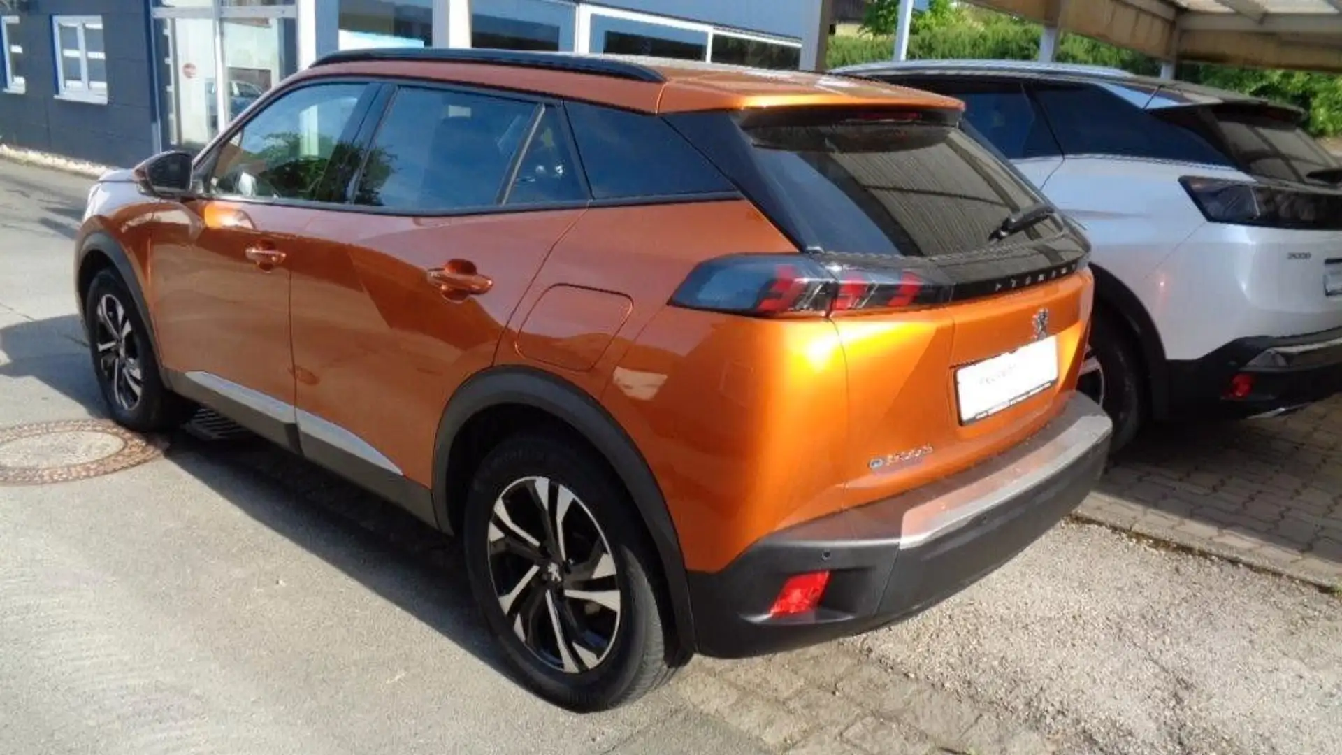 Peugeot 2008 e-2008 136 All. Pack Navi, Kamera, Abstandstemp. Oranje - 2