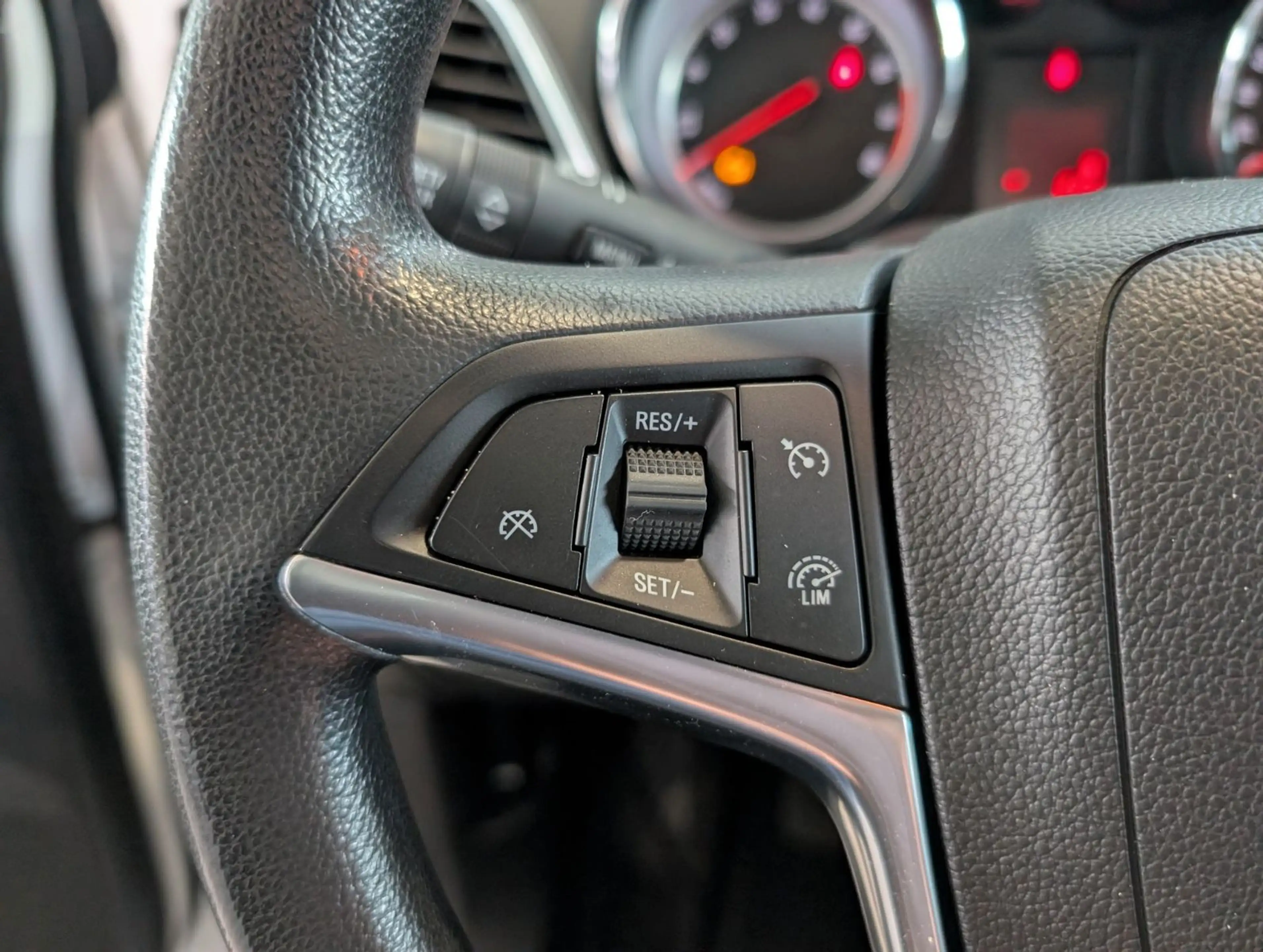 Opel Mokka Tempomat Klimaanlage Allwetterreifen AHK — photo 11