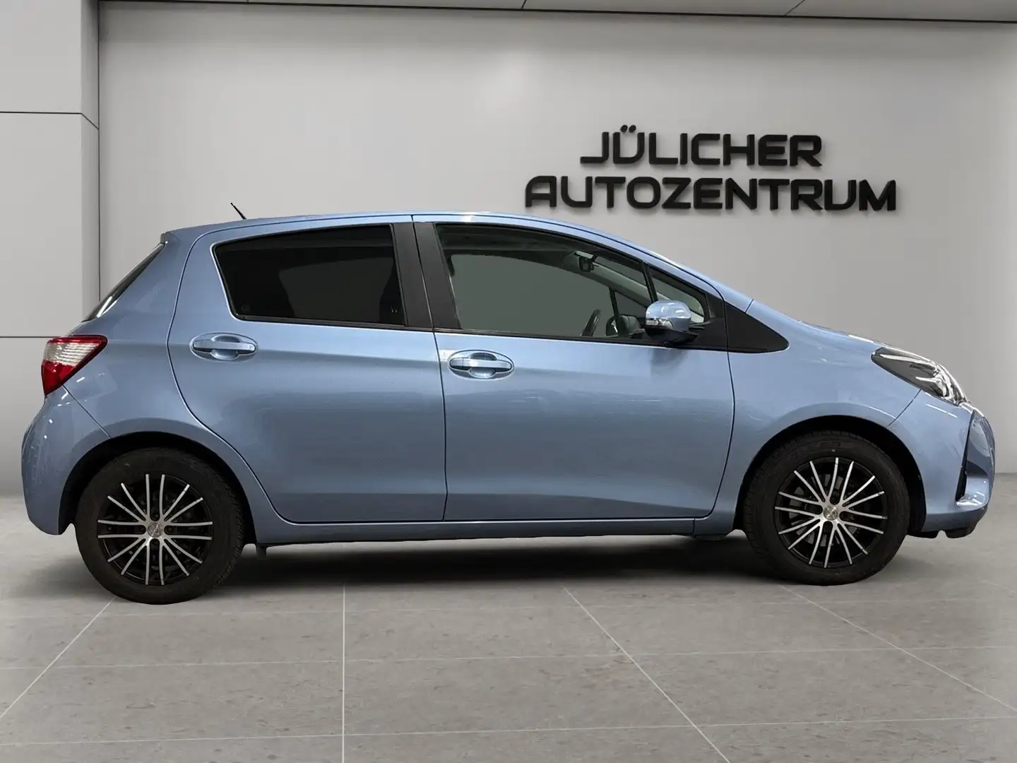 Toyota Yaris Hybrid Comfort Aut., 2.Hand, 8x bereift Blauw - 2