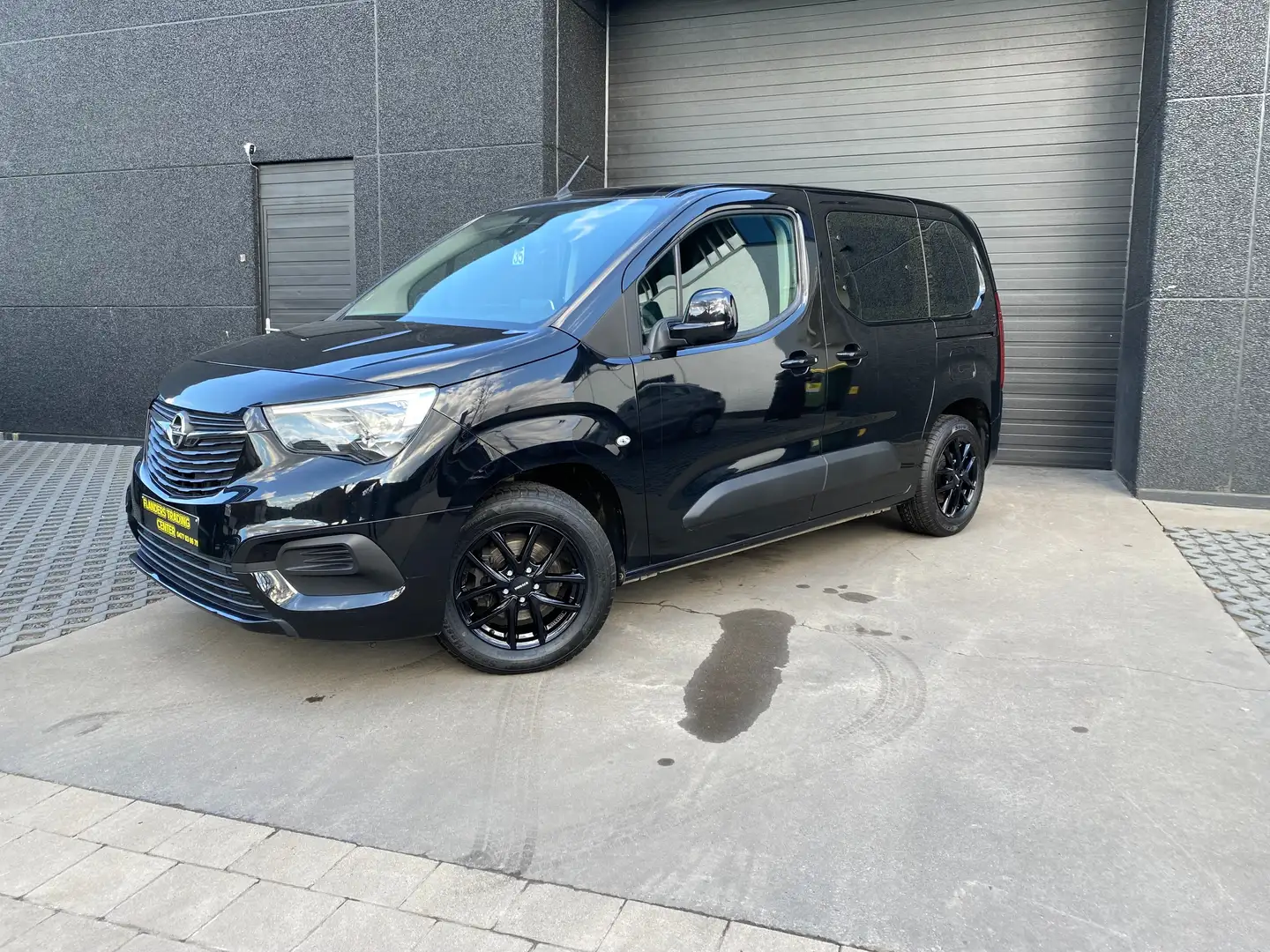 Opel Combo Life 2020 -carplay - black edition Noir - 1