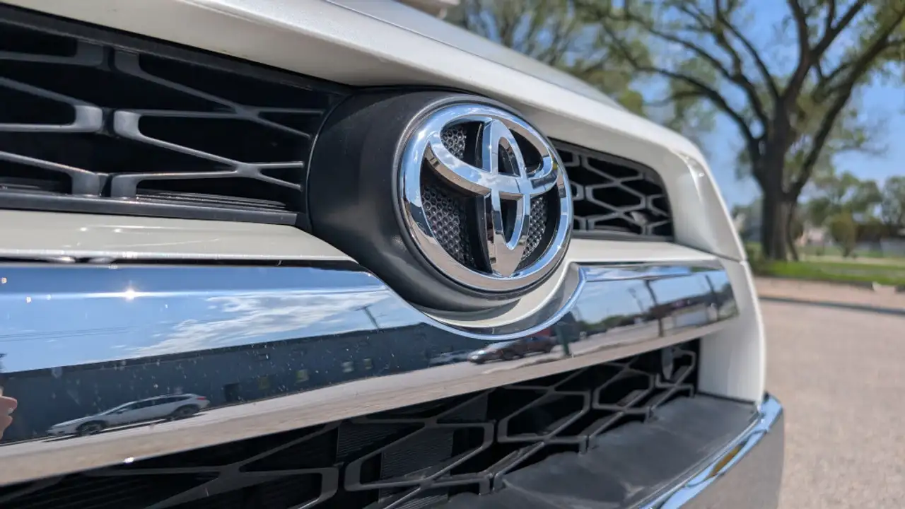 Toyota 4-Runner снимка Toyota 4-Runner