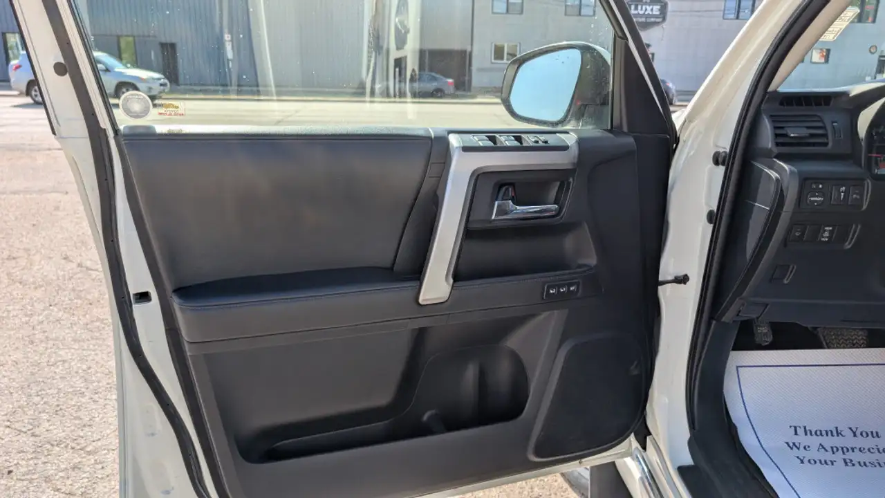 Toyota 4-Runner снимка Toyota 4-Runner