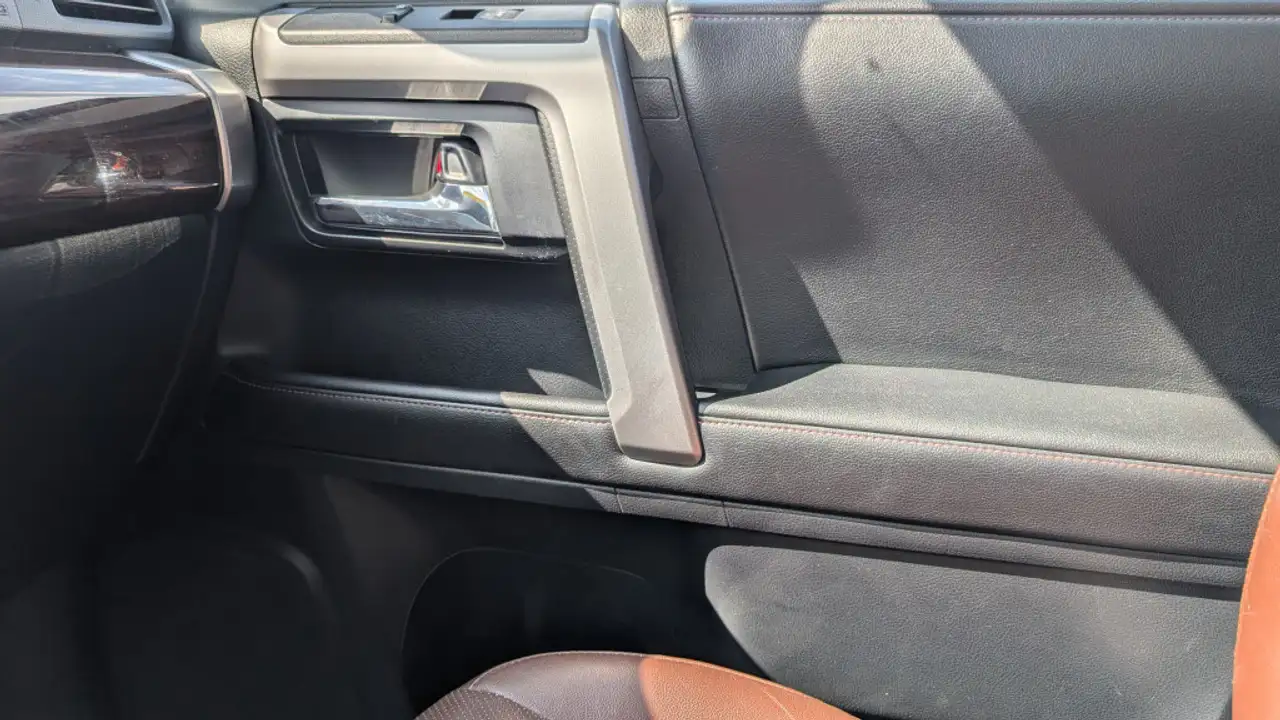 Toyota 4-Runner снимка Toyota 4-Runner