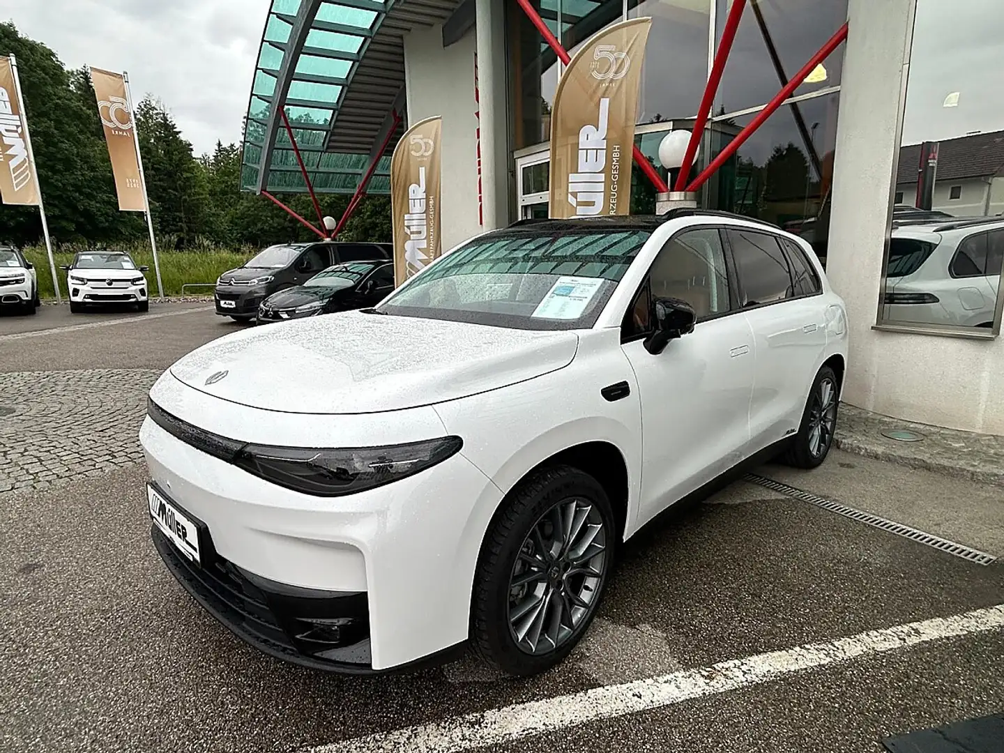 Leapmotor C10 REEV 28,4kWh Design Weiß - 2