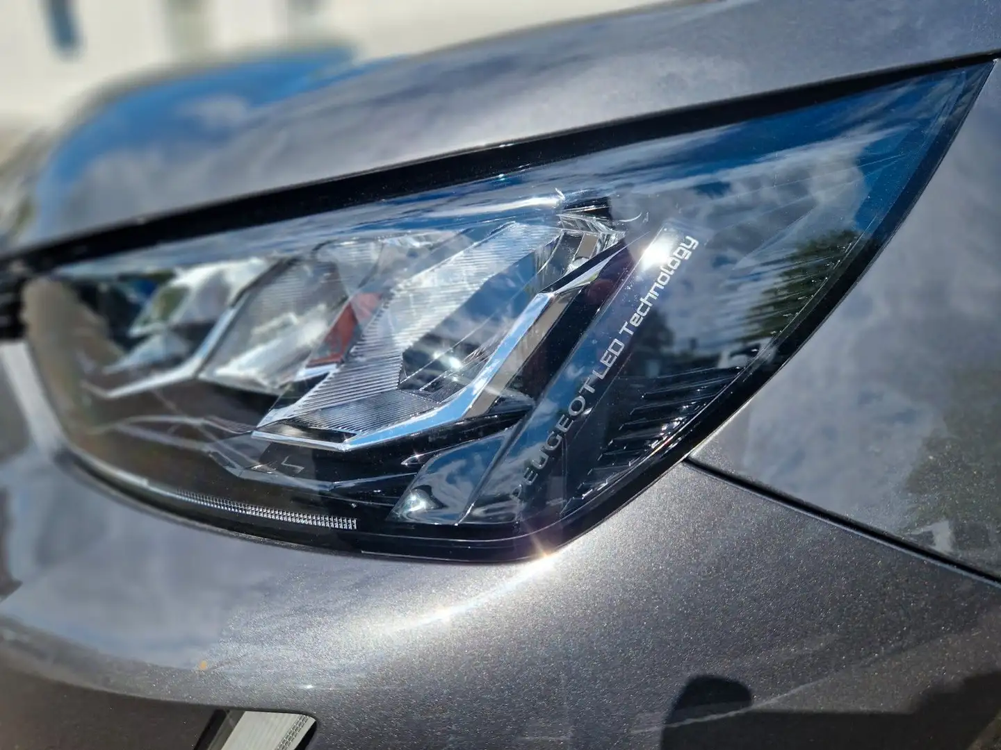 Peugeot 2008 Allure Pack Gris - 2