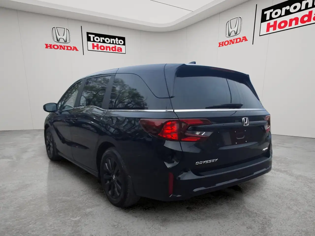 Honda Odyssey снимка Honda Odyssey
