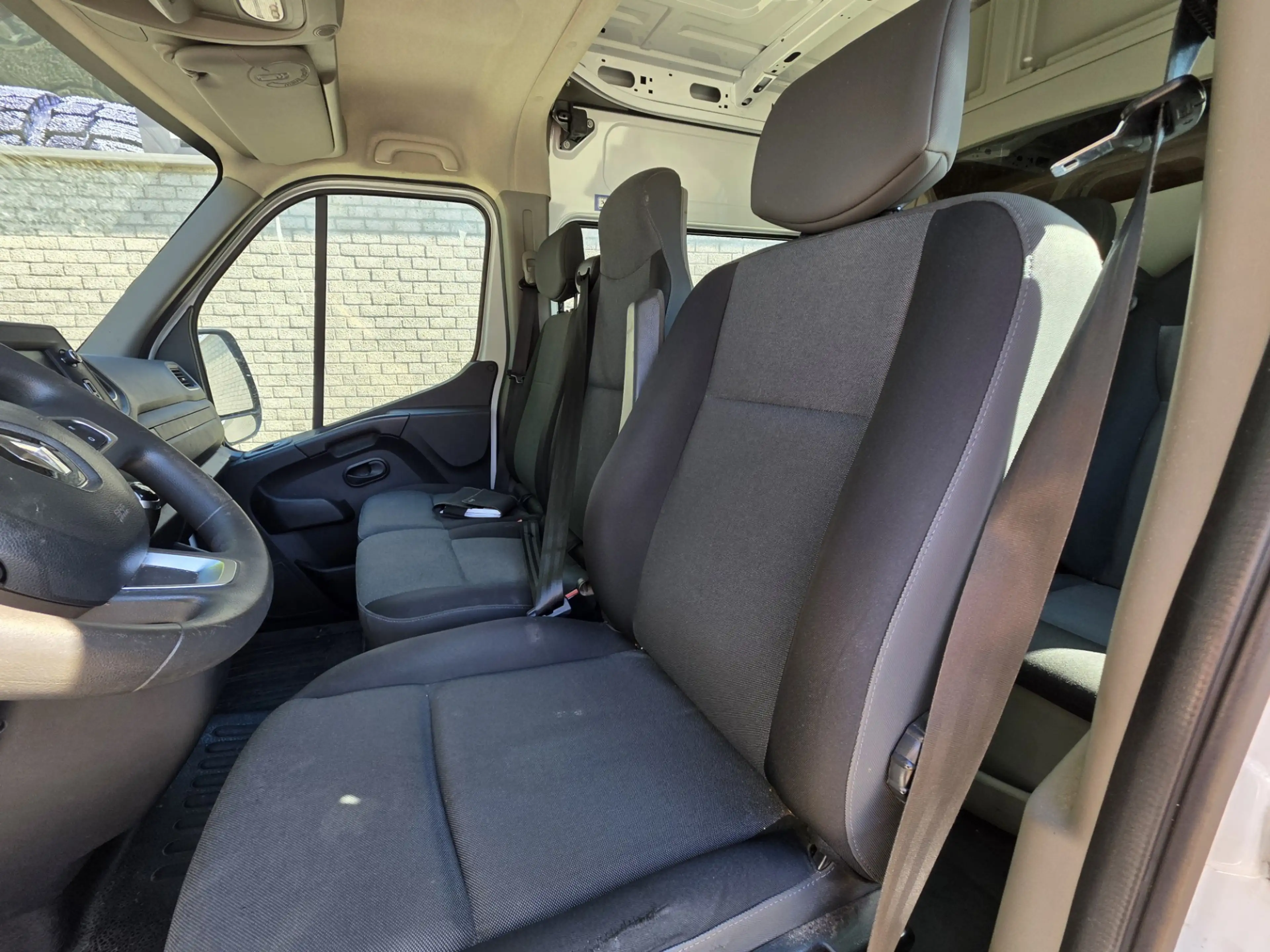Renault Master T35 2.3 dCi 150 L2H2 DC Energy — photo 5